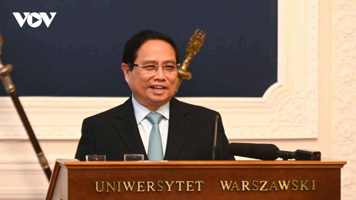 PM talks Vietnam’s policy in changing global landscape at Poland University